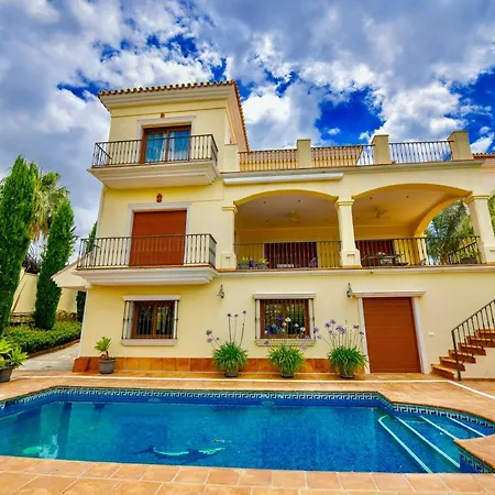 Luxury 5 Bedrooms With Private Pool In Benahavis