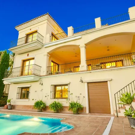 Villa Luxury 5 Bedrooms With Private Pool In Benahavis