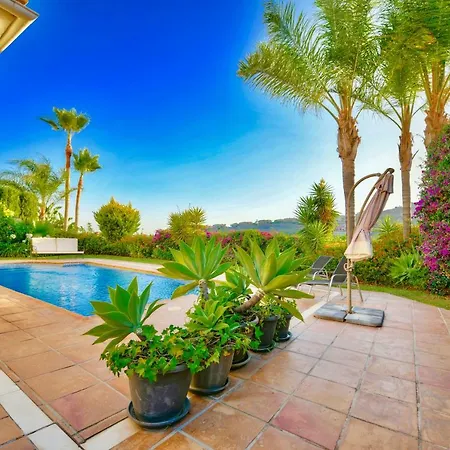 Luxury 5 Bedrooms With Private Pool In Benahavis
