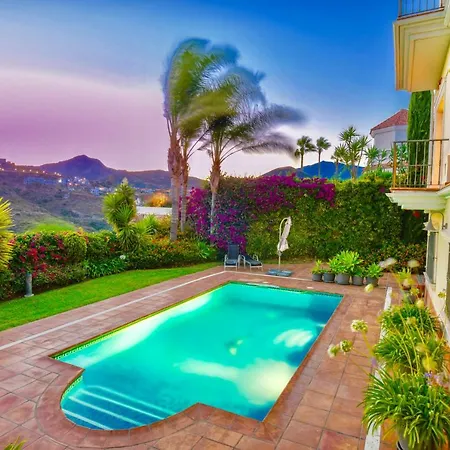 Luxury 5 Bedrooms With Private Pool In Benahavis * Estepona