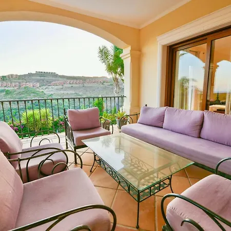 Villa Luxury 5 Bedrooms With Private Pool In Benahavis Estepona