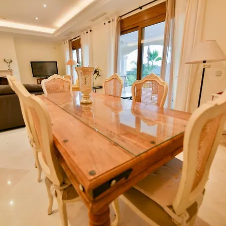 Villa Luxury 5 Bedrooms With Private Pool In Benahavis *