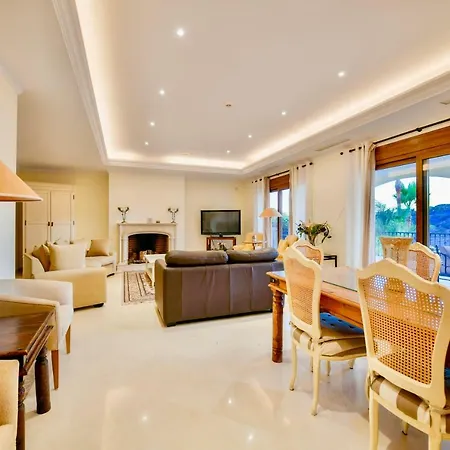 Villa Luxury 5 Bedrooms With Private Pool In Benahavis Estepona